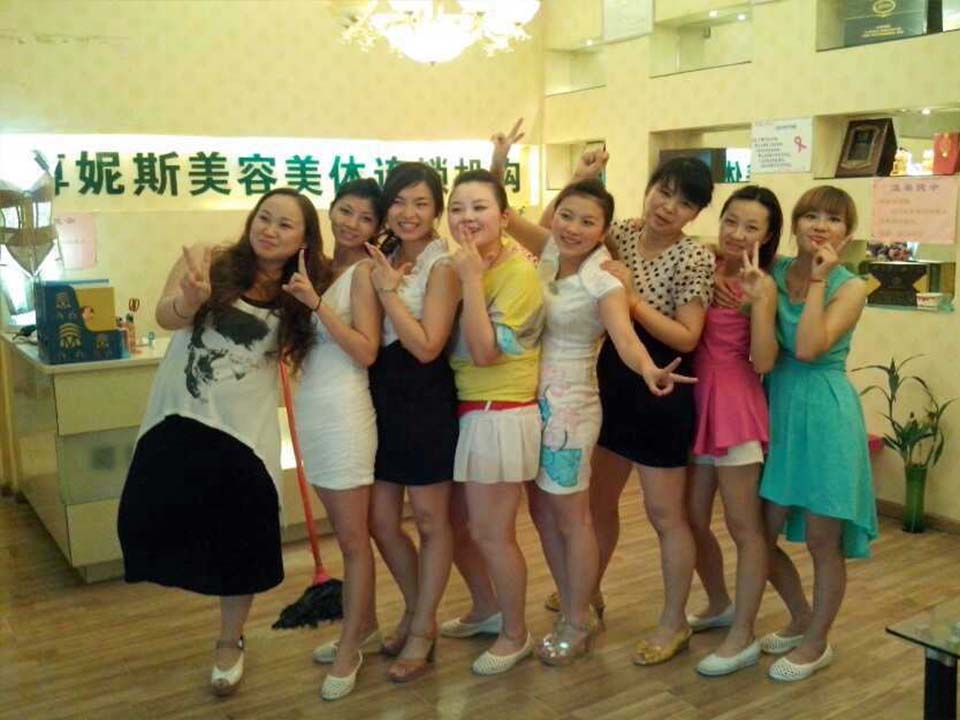 尊妮斯形象加盟店展示